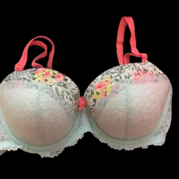 Victoria's Secret Other - Victoria's Secret Floral Lace Bra in Pink and White